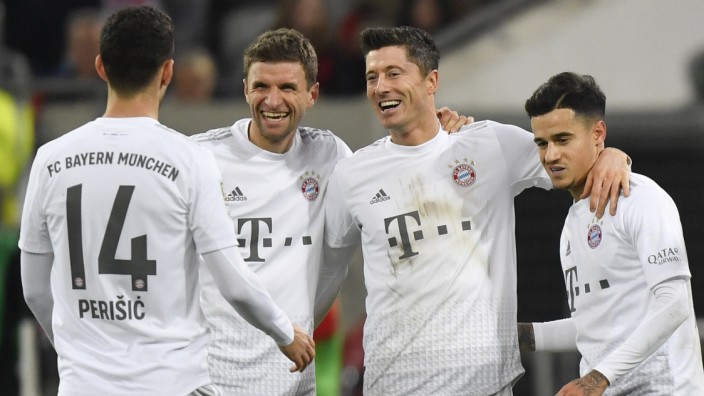 Bundesliga: Ivan Perisic (v.l.), Thomas Müller, Robert Lewandowski und Torschütze Philippe Coutinho nach dem 4:0.