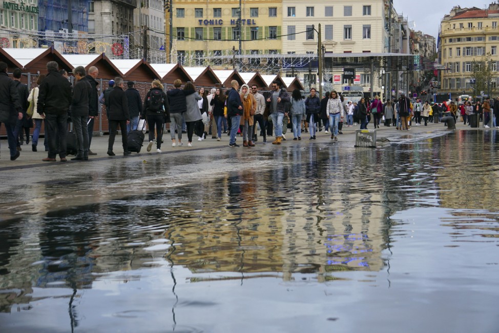 Überschwemmung in Marseille Überschwemmungen in Südfrankreich Hochwasser Alter Hafen Regen Unwetter Marseille Provence-