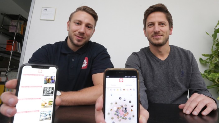 Pilotversuch in Freising: Samuel Kabitzky (links) und Abdullah Cetinbag haben ein Jahr lang an der App gearbeitet. Nach Freising wollen sie in andere Städte expandieren.