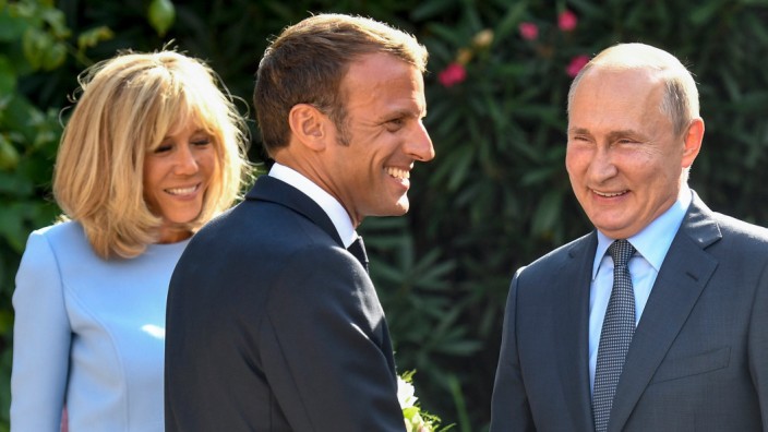 Frankreichs Präsident Macron empfängt Kremlchef Putin