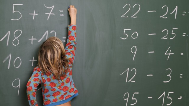 Bildung: Minus 26300: So viele Lehrkräfte fehlen laut einer Berechnung bis 2025 in deutschen Grundschulen.