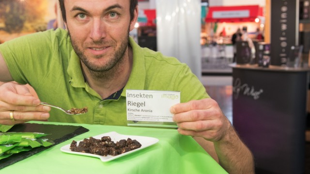 Messe Food & Life: Insekten-Freunde werden am Stand der Erlanger Firma Imago glücklich.