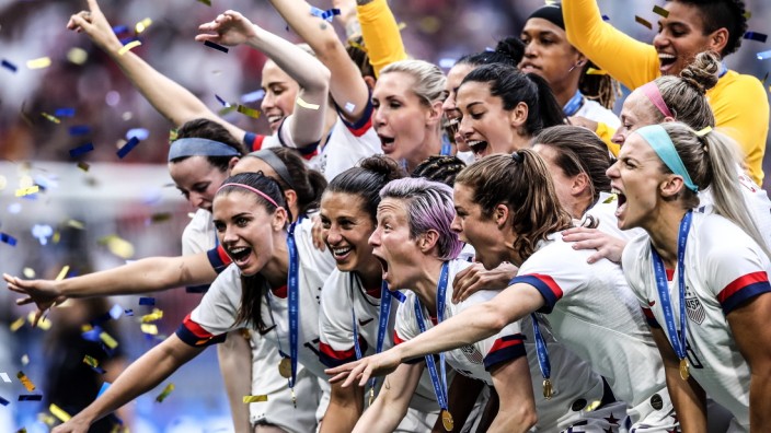 Equal Pay im Frauenfußball: Sportlich höchst erfolgreich - und nun auch in Sachen Bezahlung am Ziel: Das US-Fußballnationalteam der Frauen wurde 2019 in Frankreich Weltmeister und kämpfte gleichzeitig um Equal Pay.