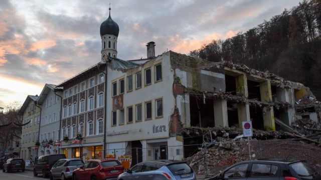 Wolfratshauser Innenstadtentwicklung: Die Ruine des einstigen Kaufhauses.