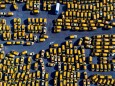 Bilder des Tages MOSCOW RUSSIA APRIL 11 2018 An aerial view of a parking space for Yandex Taxi