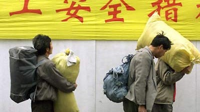 China: 20 Millionen Wanderarbeiter haben als Folge der weltweiten Wirtschaftskrise ihre Jobs verloren.