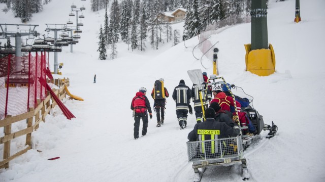 Rettungsübung von Samstag im Skigebiet 3 ZINNEN DOLOMITEN
an der neuen 8er Premium Sesselbahn Hasenköpfl.
