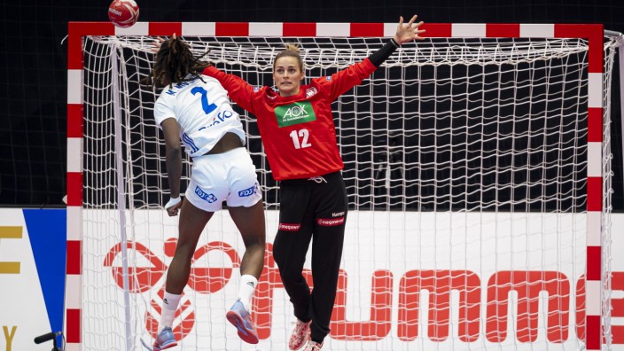 Handball, Frauen: WM 2019, Vorrunde, Gruppe B, 4. Spieltag , Deutschland - Frankreich Meline Nocandy (Frankreich), Torh; Handball-WM Deutschland Frankreich