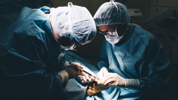 Ärztestreik: Ob an Fuß oder Herz: Wer genau möchte gern von einer Chirurgin in den Überstunden ihrer 16-Stunden-Schicht operiert werden?