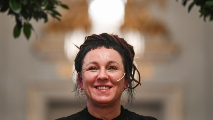 Literaturnobelpreis: Sie setzt sich für Frauenrechte und sexuelle Minderheiten ein, trägt Rasta-Zöpfe und Perlen im Haar: Die Literaturnobelpreisträgerin Olga Tokarczuk.