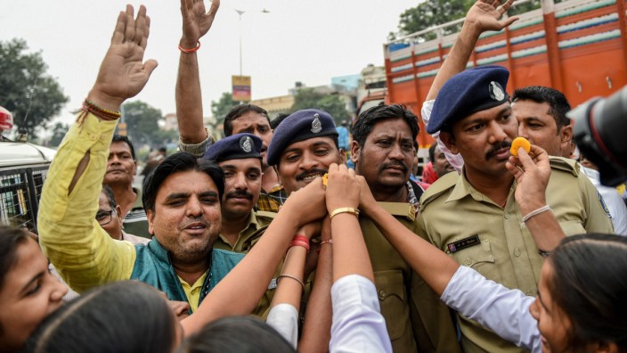 Indien: Viele Inder betrachten die Polizisten als Helden.