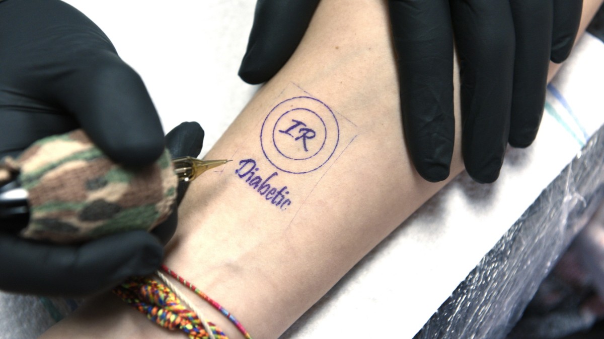 Für immer zeichen tattoo