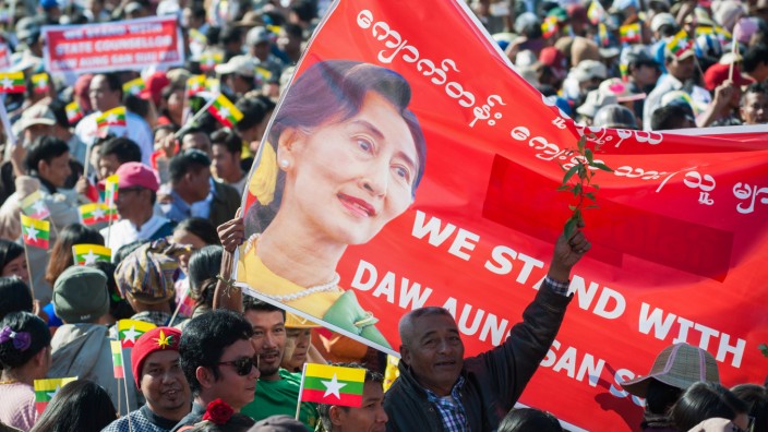 Myanmar: Früher fiel es den meisten Menschen nicht schwer, Aung San Suu Kyi und Nelson Mandela in einem Atemzug zu nennen. Doch "die Lady", wie sie immer noch genannt wird, verteidigt inzwischen leider ganz andere Vorstellungen.