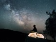 Austria Mondsee silhouette of man sitting on car roof under starry sky model released Symbolfoto P