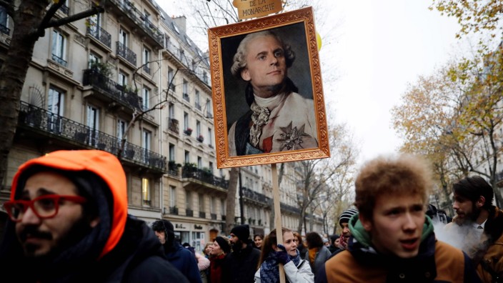 Macrons Rentenreformpläne: In ganz Frankreich demonstrieren Menschen gegen die geplante Rentenreform des Präsidenten.