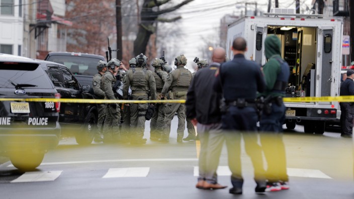 USA: Polizisten am Einsatzort bei einer Schießerei 2019 in New Jersey