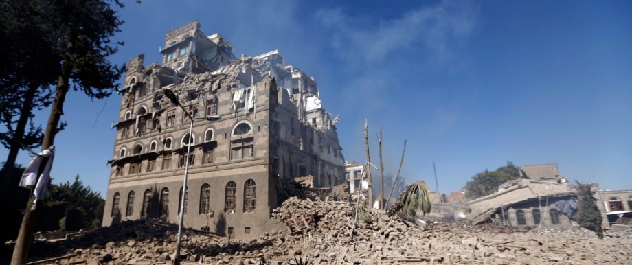 Jemen-Krieg: Der brutale Krieg in Jemen wird unter anderem mit Waffen aus Europa geführt. Nun ziehen Menschenrechtler vor Gericht - und werfen Rüstungsfirmen Beihilfe zu Kriegsverbrechen vor.