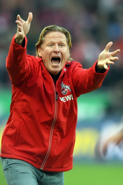 1. FC Köln - FC Augsburg 30.11.2019. Trainer Markus Gisdol (1. FC Köln) am Spielfeldrand. DFL REGULATIONS PROHIBIT ANY