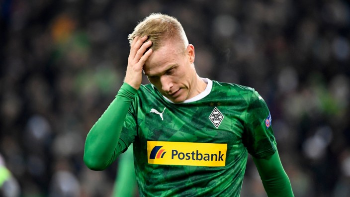 Europa League: Bitterer Schlag für Borussia Mönchengladbach: Oscar Wendt und seine Elf scheiden nach einem Tor in der 90. Minute aus.
