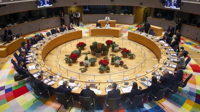 Europa: Stundenlange Suche nach einem Kompromiss: Der EU-Gipfel in Brüssel.