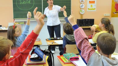 Lehrer und Beamte: Im Klassenzimmer: Das Urteil könnte auch andere Pädagogen ermutigen, eine Übernahme ins Beamtenverhältnis zu verlangen.