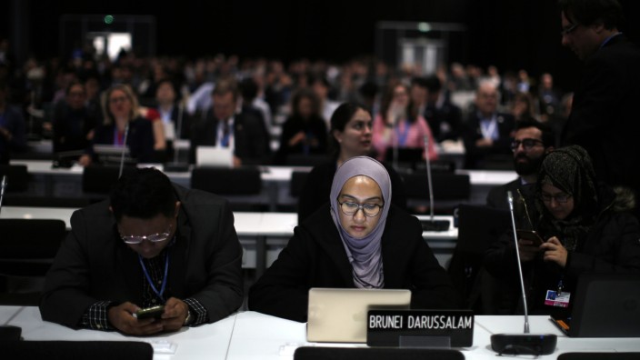 UN-Klimagipfel: Für die Delegierten der Weltklimakonferenz war es eine kurze Nacht - und ein Ende der Vehandlungen ist noch nicht in Sicht.