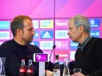 Sport Bilder des Tages Lucien FAVRE (Trainer Borussia Dortmund), gratuliert Hans Dieter Flick (Hansi ,Trainer Bayern Mue; Flick Favre