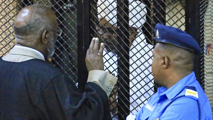 Sudan: Ex-Machthaber hinter Gittern: Omar al-Baschir.