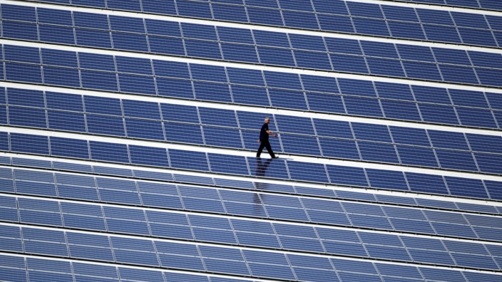 Klimaschutz: Photovoltaikanlagen auf gewerblichen Dächern sollen einen Schub bei der Energiewende bringen.