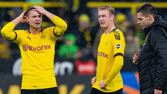 Enttäuschte BVB-Spieler nach dem Spiel Borussia Dortmund gegen RB Leipzig