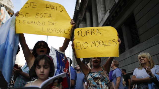 Bolivien: „Raus!“ Diese Argentinier würden Morales am liebsten sofort ausliefern.
