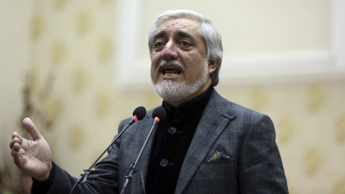 Afghanistan: Der unterlegene Kandidat Abudllah spricht nach der Bekanntgabe des Ergebnisses auf einer Pressekonferenz in Kabul.
