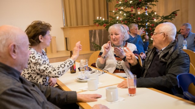 Immer Dienstags veranstaltet der Gehörlosenverband einen Senioren-Nachmittag für Gehörlose. Lohengrinstraße 11