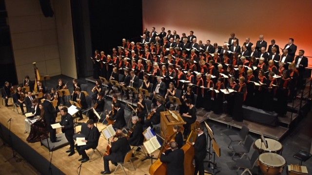 Fürstenfeldbruck: Der Philharmonische Chor Fürstenfeld bei seinem Weihnachtskonzert 2019.