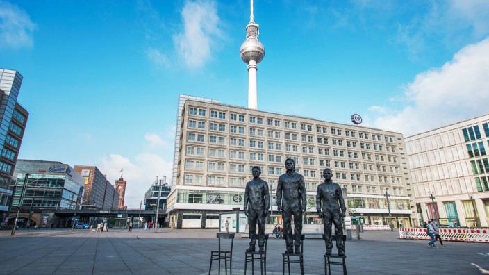 Mein Leben in Deutschland: Die Installation "Anything to Say" auf dem Berliner Alexanderplatz, wo Yahya Alaous 2015 zum ersten Mal in seinem Leben sagen durfte, was er wollte.