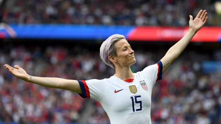 Fußballerin Megan Rapinoe: Vorzeigefigur des Weltfußballs: Megan Rapinoe führte im Sommer nicht bloß die USA zum WM-Titel - sie machte in Frankreich auch durch politische Entschlossenheit auf sich aufmerksam.