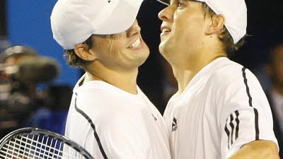 Sport kompakt: Bob und Mike Bryan - oder anders herum? Die amerikanischen Tennis-Zwillinge gewannen bei den Australian Open im Doppel.
