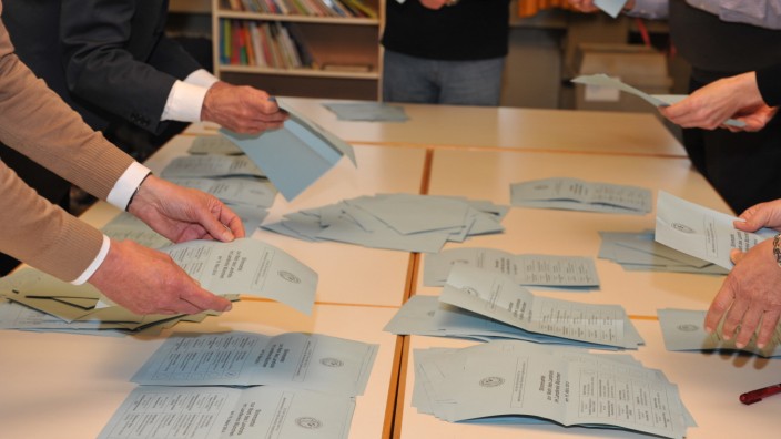 Landkreis Erding: Am Sonntag, 15. März, werden in Bayern Bürgermeister, Gemeinde- und Stadträte sowie die Landräte und Kreistage gewählt. Bis das Ergebnis feststeht, müssen viele Stimmzettel ausgewertet werden.