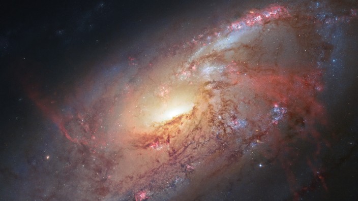Kosmologie: Astrophysiker glauben, dass sichtbare Materie wie etwa diese Galaxie nur einen kleinen Teil des Universums ausmacht.