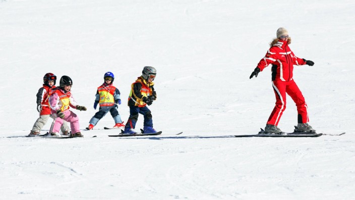 Trotz schwieriger Schneelage: In den Faschingsferien wieder extrem gesucht: Platz für Kinder in den Skischulen.