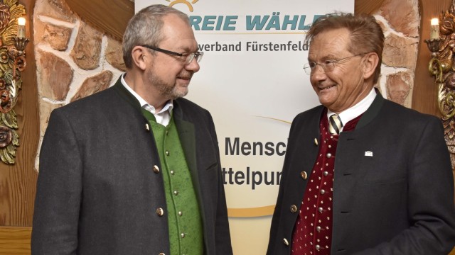 Fürstenfeldbruck: Für die Geschicke der Freien Wähler im Kreis verantwortlich, bisweilen aber mit unterschiedlicher Meinung, etwa bei der "Strabs": Kreisvorsitzender Hans Friedl (rechts) und sein Stellvertreter Michael Schanderl