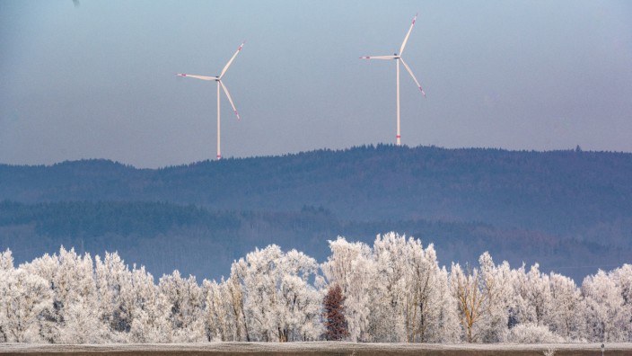 Regenerative Energie: Passen Windparks in die Landschaft oder nicht? Über die Frage wird in Bayern ausdauernd gestritten. In Kirchroth drehen sich dennoch Windräder.