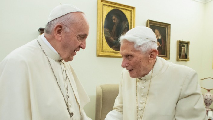 Papst Franziskus, Benedikt XVI., Zölibat