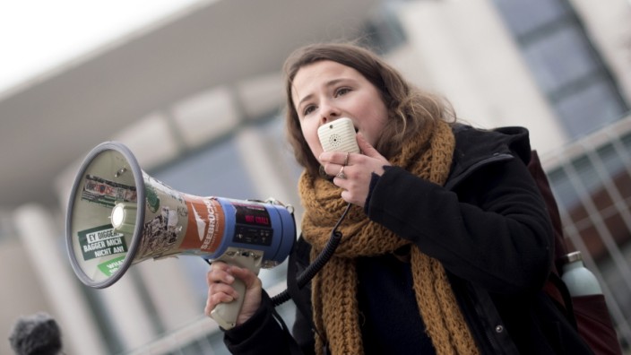 Klimaschutz: Luisa Neubauer bei einer Kundgebung im November 2019