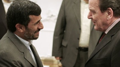Schröder besucht Iran: Umstrittener Besuch: Altkanzler Schröder trifft  Ahmadinedschad.