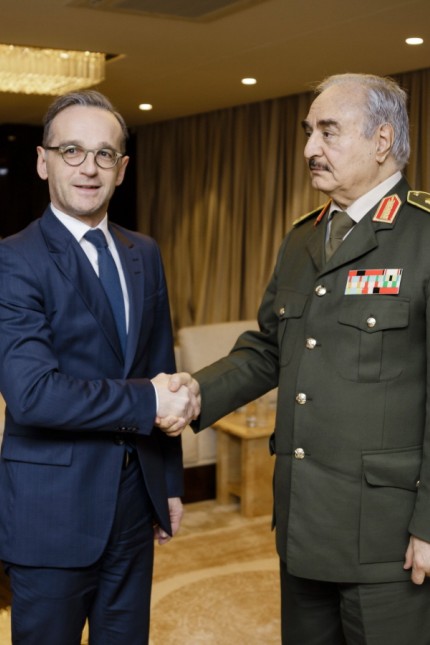 Bundesaussenminister Heiko Maas (L), SPD, trifft General Chalifa Haftar. Bengasi, 16.01.2020. Bengasi Libya *** Federal
