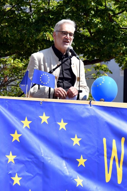 Erdinger Stadtpfarrer: Beim "Pulse of Europe" vor der Europawahl im Mai 2019 trat Stadtpfarrer Garmaier als Redner auf.