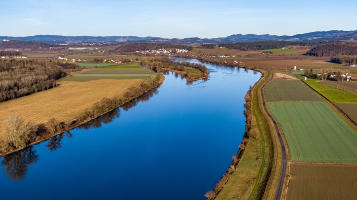 Hochwasserschutz: Die Donau fließt am Rande des Bayerischen Waldes durch Niederbayern und soll nach aktuellen Plänen hochwasserfest gemacht werden.
