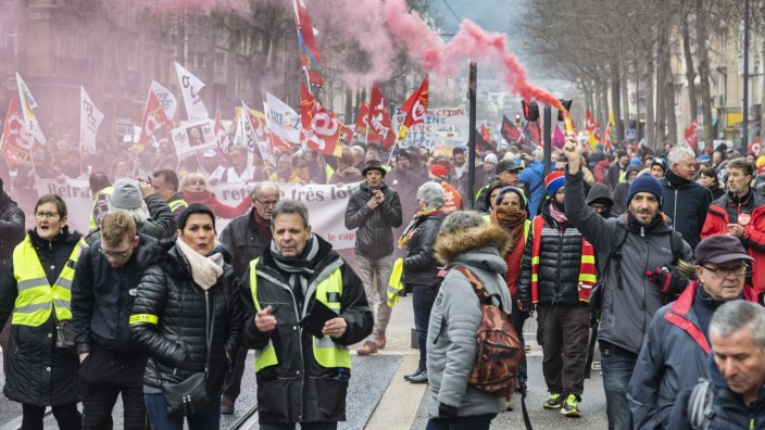 Frankreich, Proteste gegen die Rentenreform in Grenoble 7EME JOURNEE CONTRE LA REFORME DES RETRAITES - GRENOBLE The cort