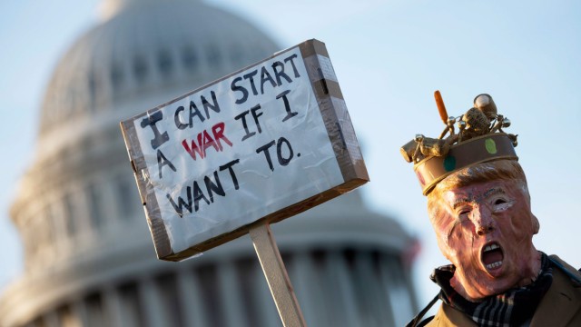 USA: "Wenn ich will, kann ich einen Krieg anfangen." Anti-Trump-Demonstrant vor dem Capitol.